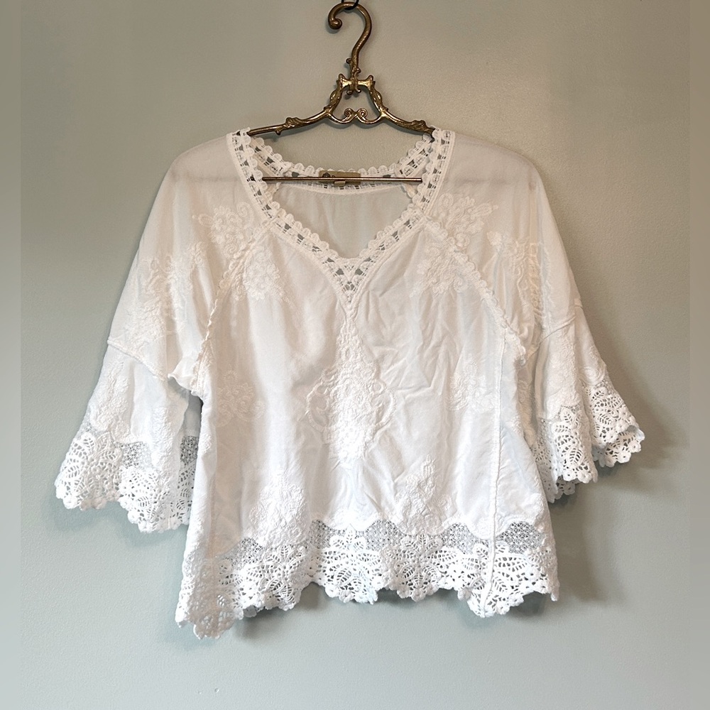 Like new Democracy white beautiful detailed crochet lace shirt- slightly cropped
